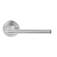 Foggia - Edelstahl matt - Türdrücker / Rosettengarnitur - Griffwelt Foggia - Edelstahl matt - Türdrücker / Rosettengarnitur - Griffwelt